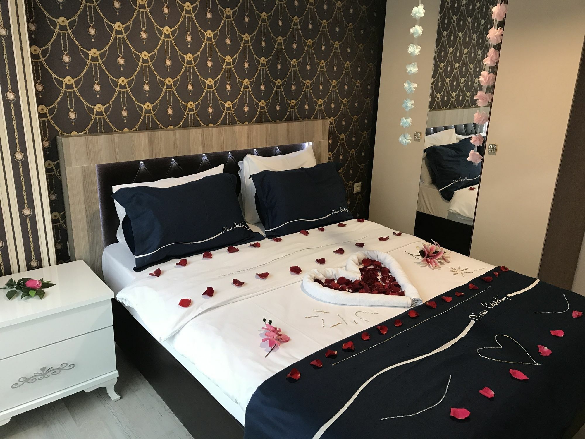 Central Vip Apartments Трабзон Экстерьер фото